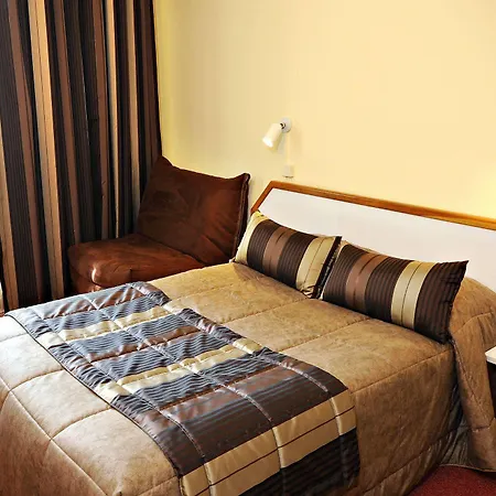 Hotel Citotel Le Plat D'etain 2*