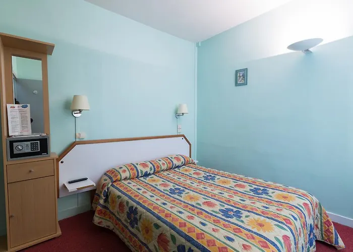 Citotel Le Plat D'etain 2* بواتييه